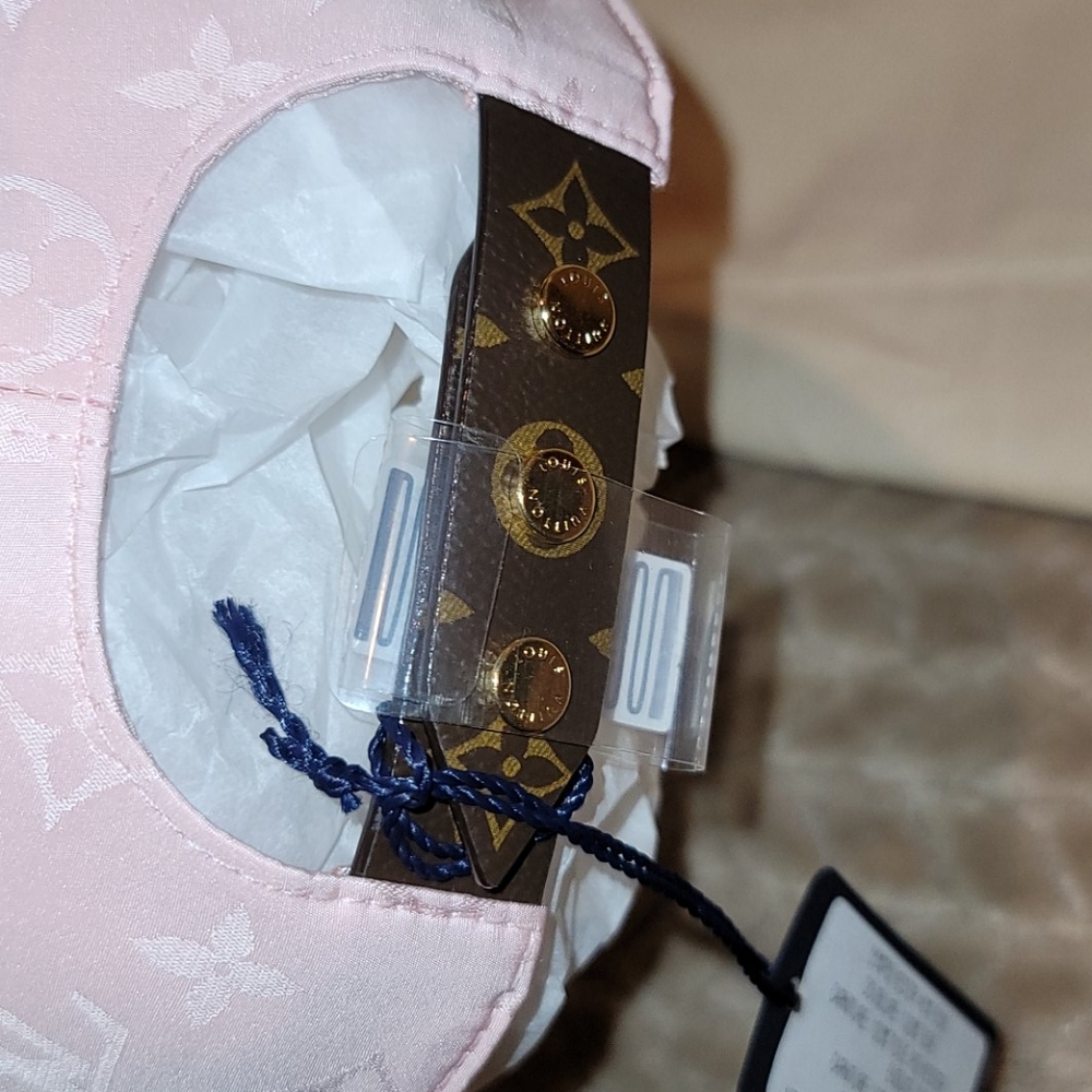 Louis Vuitton Wild at Heart Cap Pink Medium Size - Picture 6 of 16